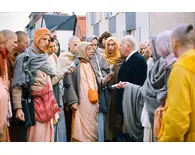 Prabhupada on Morning Walk with Distinguished Guest Prabhupada on Morning Walk with Distinguished Guest