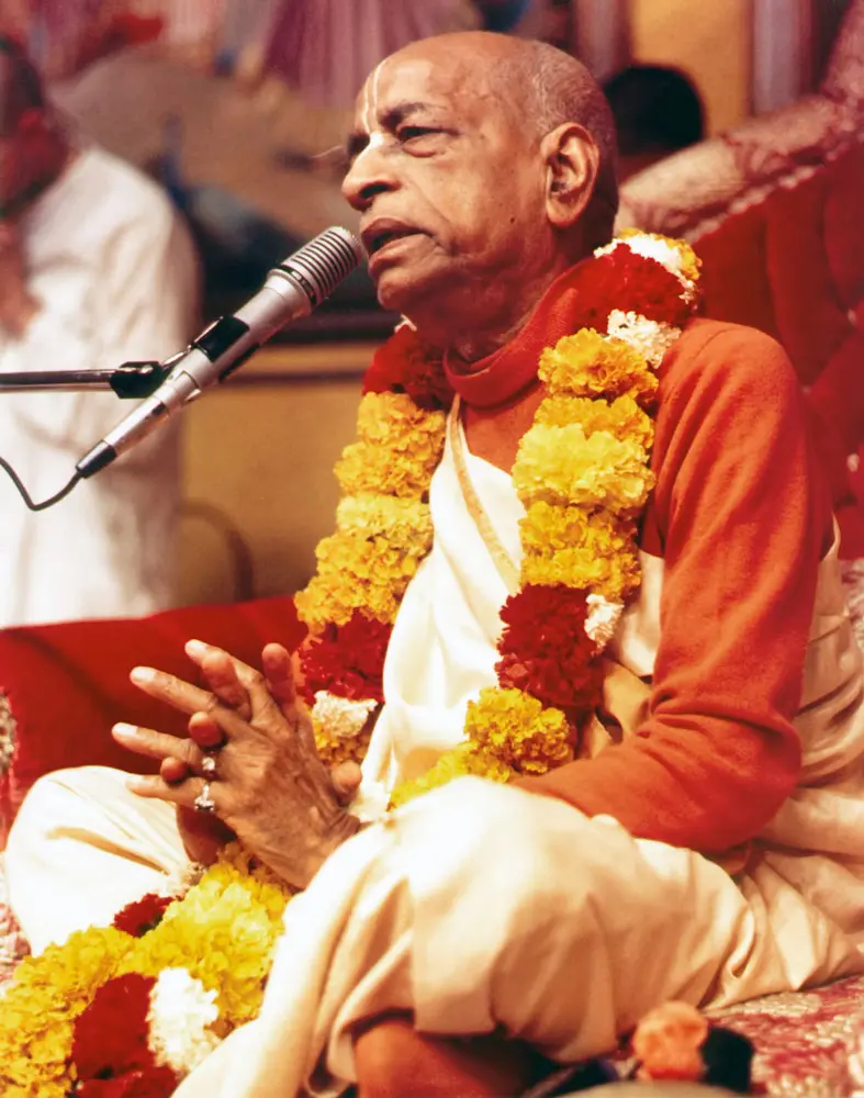 Srila Prabhupada at New Dwaraka, Giving Class