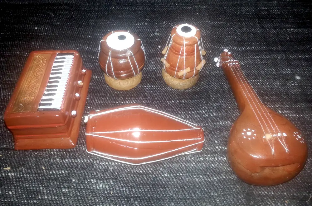 Harmonium, Mrdanga, Tabla and Sitar Polyresin Models 3\" (set of 5)